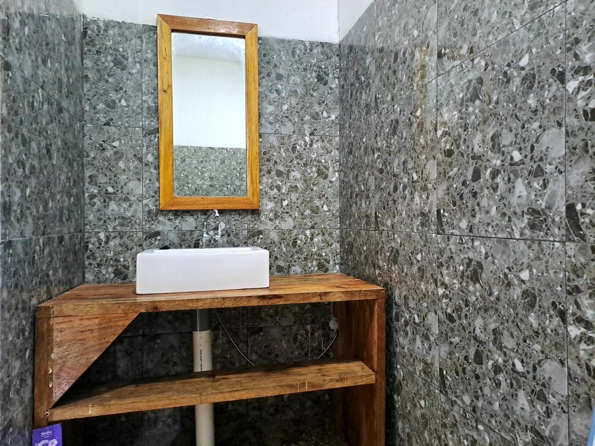 Village Corner Homestay Kuta  Экстерьер фото